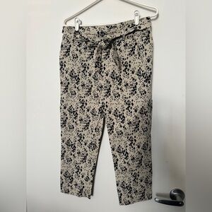Jules & Leopold cream with black flower pattern ankle pants size M tie belt